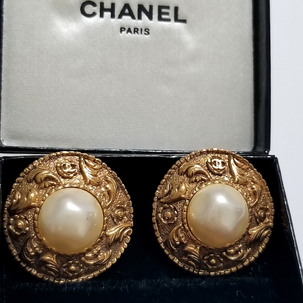 Beautiful Authentic vintage Chanel clip- on  Earrings
